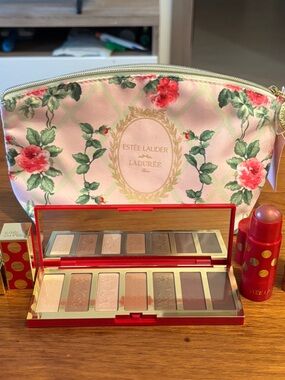 Estée Lauder 7-piece makeup set,coming from 2025 Holiday Blockbuster, full size!